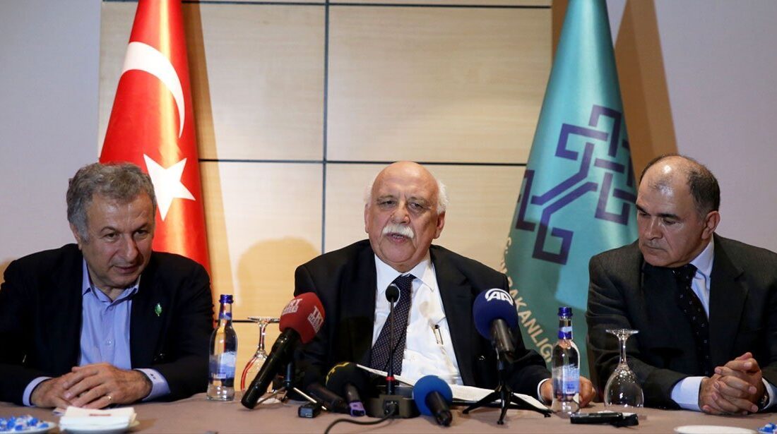Lütfi Kırdar Kongre Sarayı’nda turizm sektörü temsilcileriyle bir araya gelen