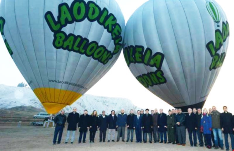 UNESCO Dünya Mirası Listesi’nde yer alan “beyaz cennet” Pamukkale’de balon