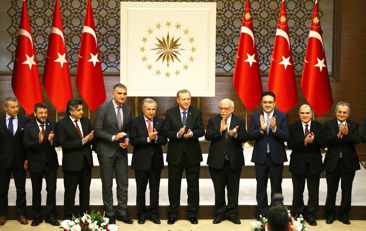 Cumhurbaşkanı Recep Tayyip Erdoğan, Cumhurbaşkanlığı Külliyesi’nde turizm sektör temsilcileriyle bir