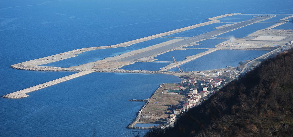 Deniz üzerine dolgu yöntemiyle inşa edilecek Türkiye’nin ikinci havalimanı Rize-Artvin