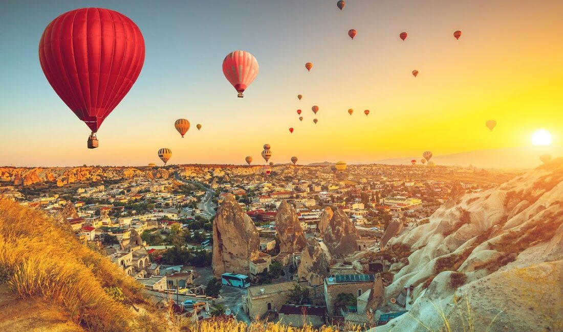 Türkiye’nin peribacaları, kayadan oyma mağara otelleri, vadileri ve sıcak hava