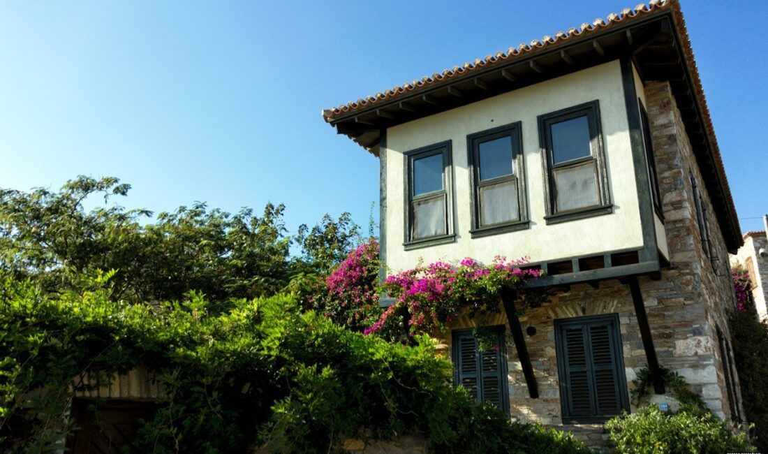 Aydın’ın Söke ilçesine bağlı Doğanbey Mahallesi, tarihi taş evleri ve