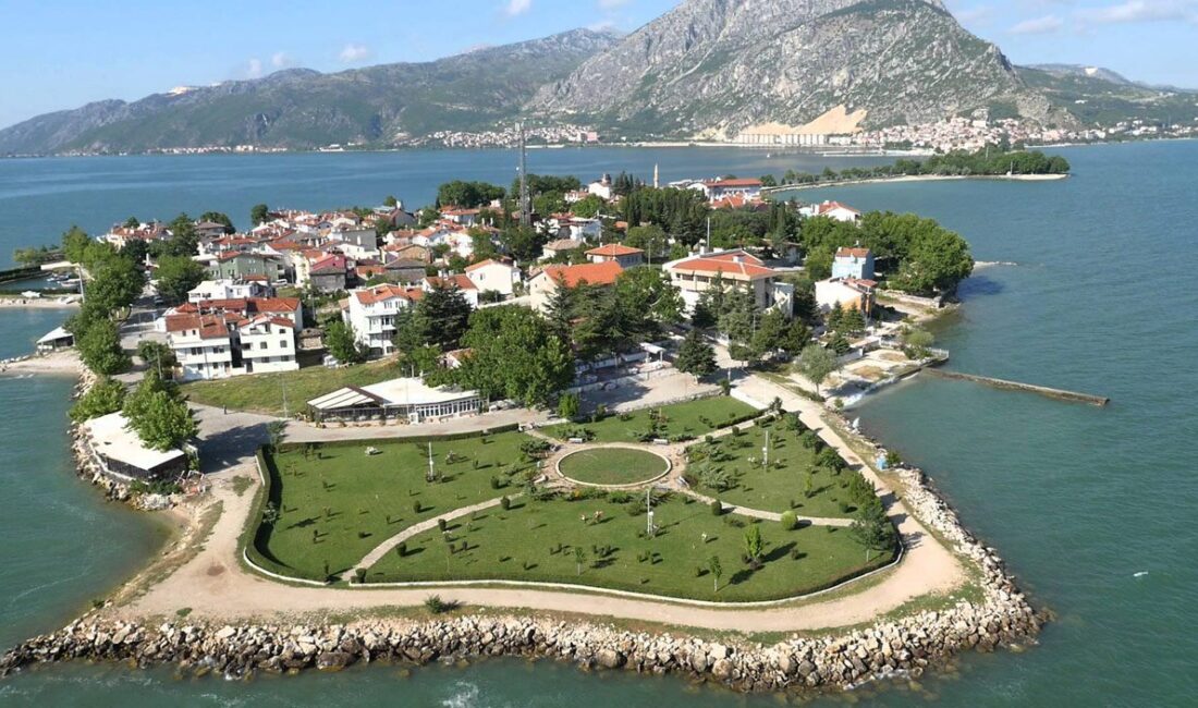 Türkiye’nin en büyük dördüncü gölünden adını alan; eşsiz doğa manzarası,