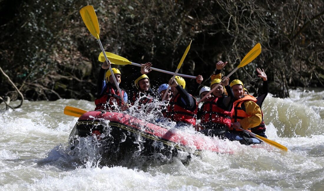 Düzce’nin Cumayeri ilçesinde bulunan Melen Çayı üzerindeki Dokuzdeğirmen Rafting Parkuru,