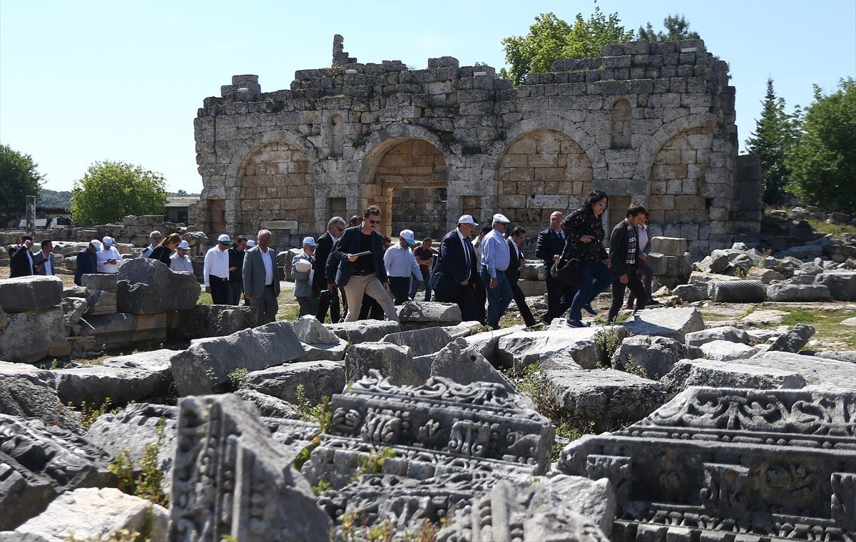 Antalya Valisi Münir Karaloğlu; İl Kültür ve Turizm Müdürü İbrahim