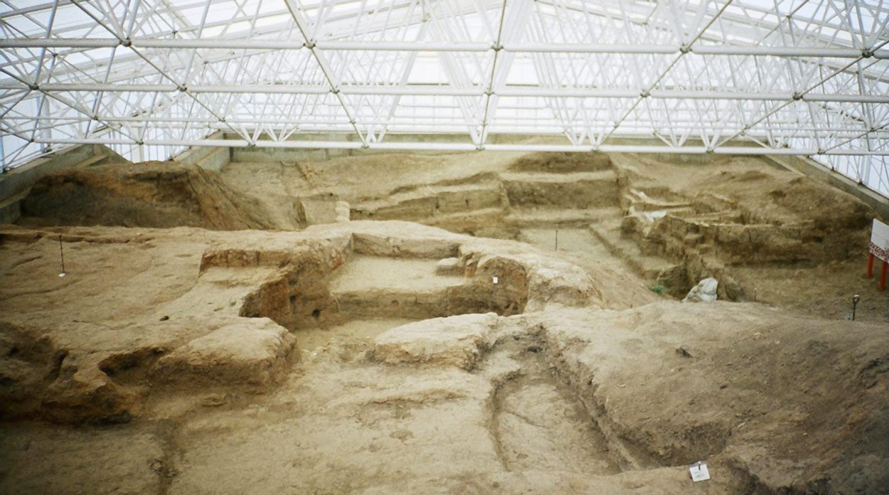UNESCO Dünya Miras Listesi’ne giren sayılı prehistorik merkezlerden Çatalhöyük’te kazılar,