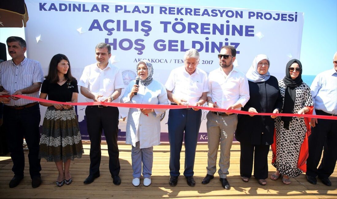 Türkiye’deki ilk kadınlar plajı olarak 1996 yılında hizmete giren Akçakoca