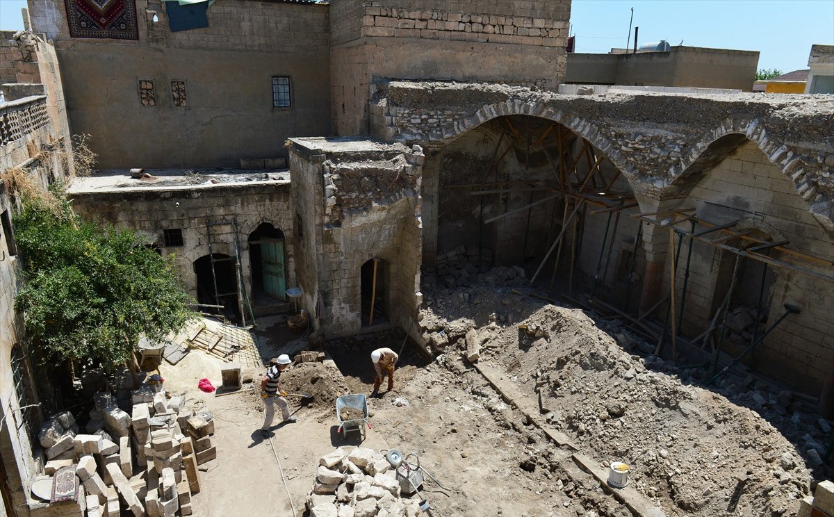 Dünyanın en eski yerleşimlerinin başında gelen Şanlıurfa’nın tarihi evleri, restore