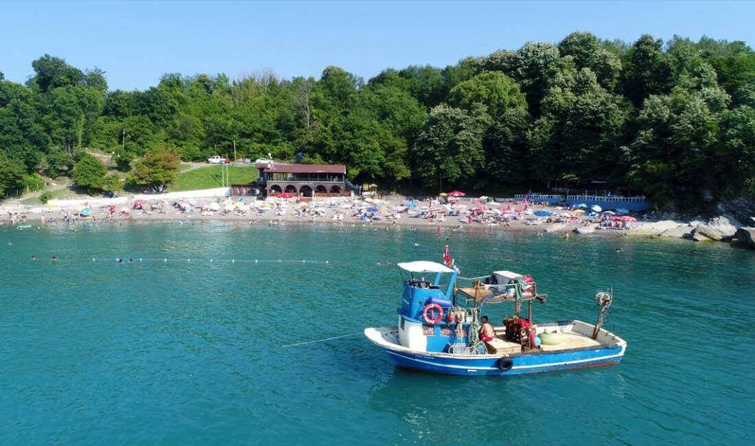 “Batı Karadeniz’in incisi” olarak bilinen, 38 kilometrelik sahil şeridinde mavi