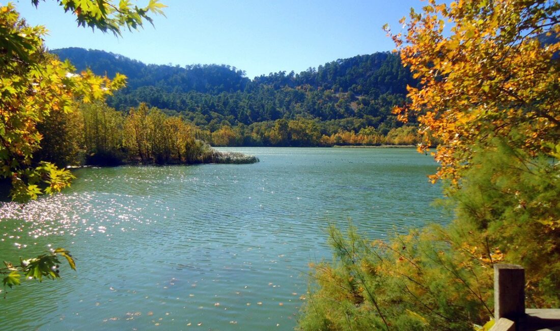 Isparta’nın Eğirdir ilçesinde bulunan Kovada Gölü Milli Parkı, doğal güzelliğinin