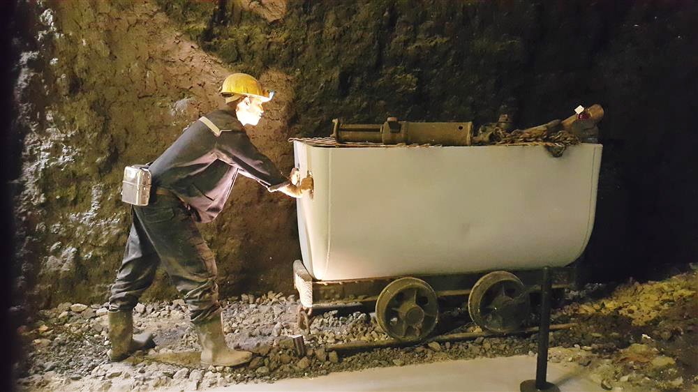 Zonguldak’taki Türkiye’nin ilk taş kömürü müzesi, yerli ve yabancı turistlerin