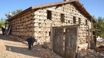 Antalya’nın Akseki ilçesinde 350 yıllık tarihiyle turistlerin ilgi odağı olan