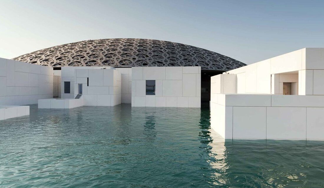 2007 yılında temeli atılan Louvre Abu Dhabi, on yıl süren