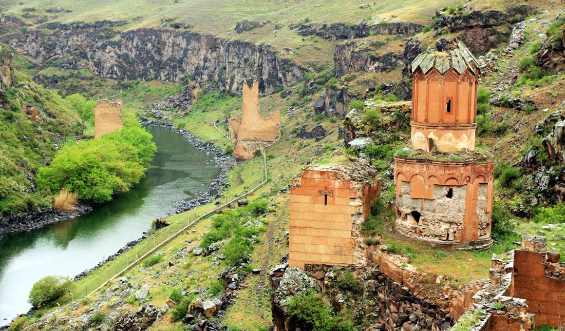 UNESCO Dünya Mirası Listesi’nde yer alan; “Dünya Kenti”, “Medeniyetler Beşiği”,