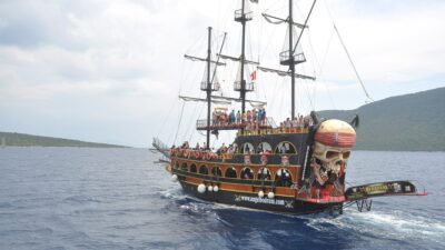 Eşsiz mavi-lacivert koylarıyla ünlü Bodrum’un guletlerinin yanı sıra limanlarına sıra