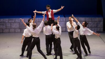 Bale festivalinin açılışı, Nikos Kazancakis’in 35’ten fazla ülkede sahnelenen “Zorba”