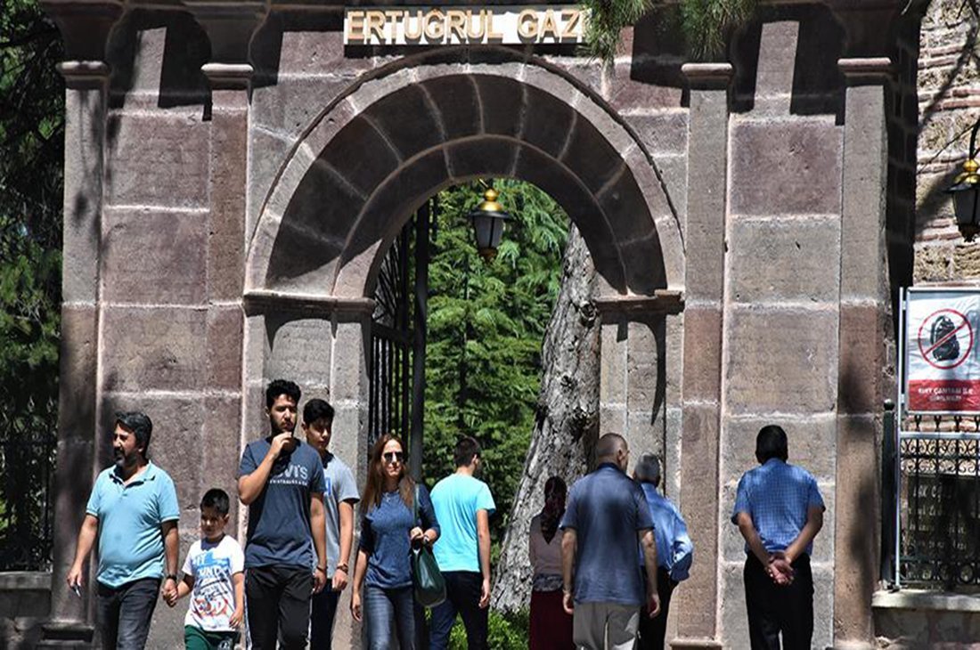 Bilecik’in Söğüt ilçesindeki Ertuğrul Gazi Türbesi’ne yılın 8 ayında bir