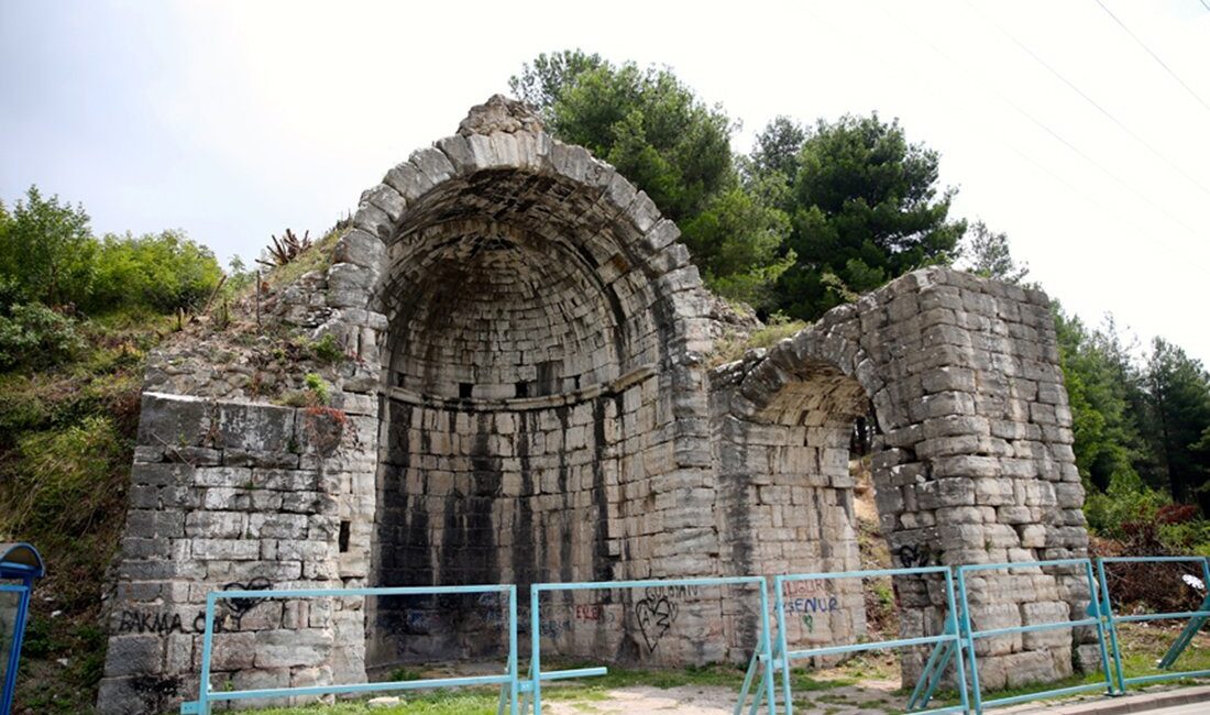 Sakarya’nın Serdivan ilçesinden geçen nehrin eski yatağı üzerine Roma döneminde