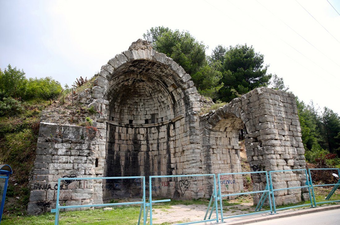 Sakarya’nın Serdivan ilçesinden geçen nehrin eski yatağı üzerine Roma döneminde