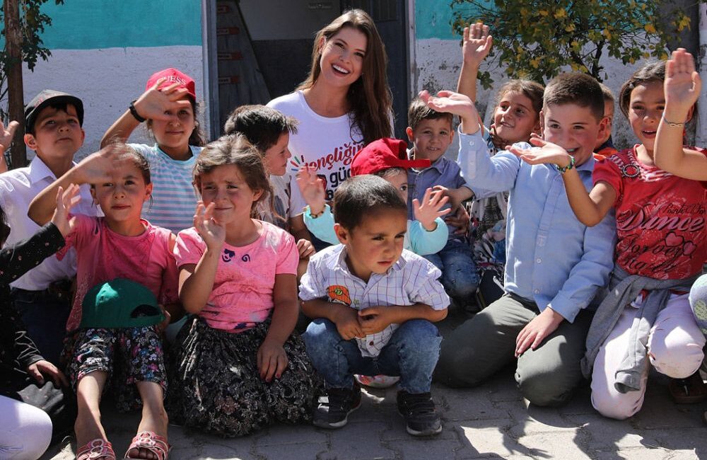 Dünyaca ünlü sosyal medya fenomeni Amerikalı Amanda Cerny, Nevşehir’in Ürgüp