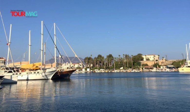 Yalınayak Sokrates’teki gibi çırılçıplak ayaklarım ile bırakıyorum kendimi Knidos’un kollarına.