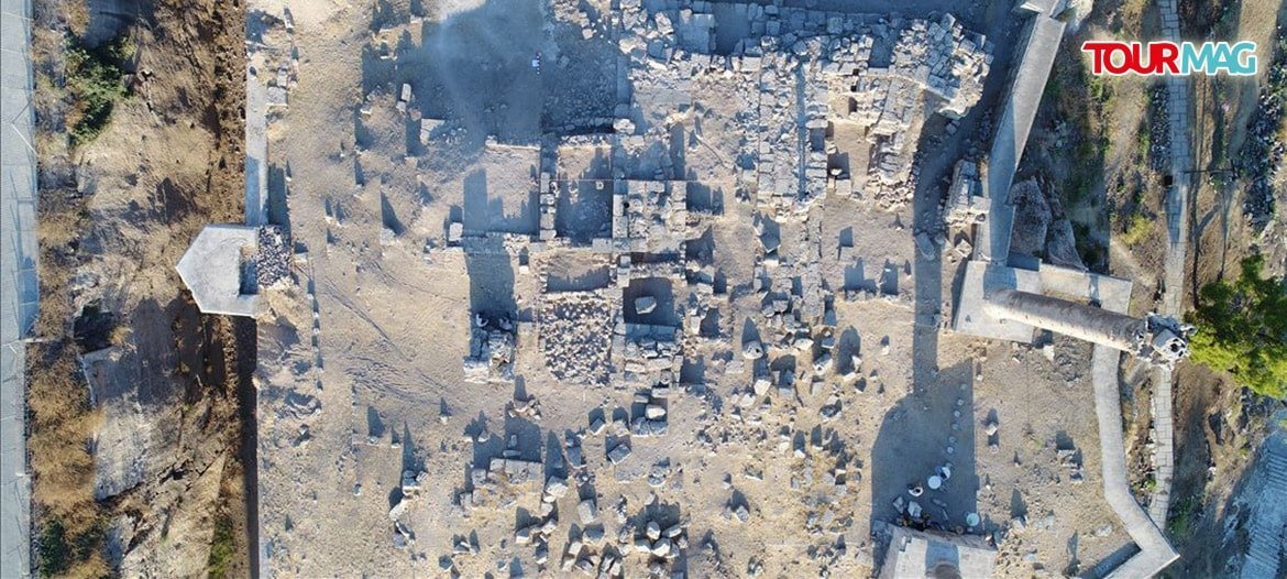 Tarihi tam olarak bilinmeyen, M.S. 812-814 arasında Abbasiler döneminde yapıldığı