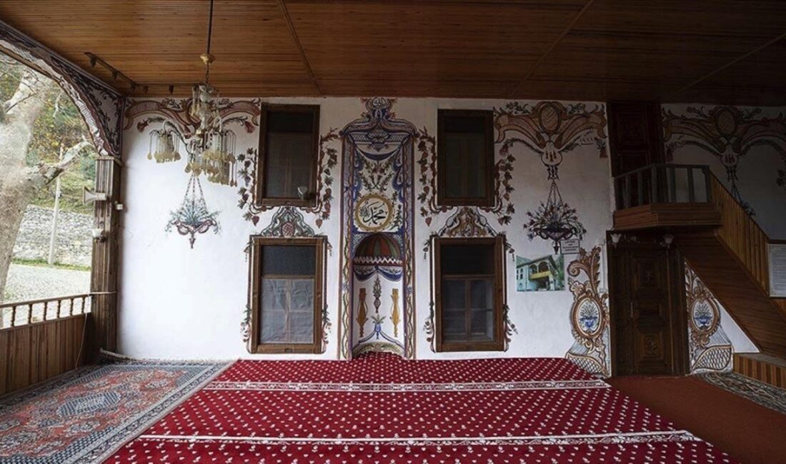 Manisa’nın Soma ilçesinde geleneksel Türk evi mimarisine sahip yapılarıyla dikkati