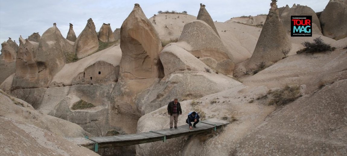 Nevşehir’e bağlı Çat beldesinde çevresi peribacaları ve doğal kaya oluşumlarıyla