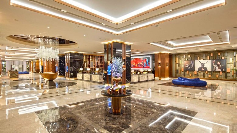 Şehirdeki eşsiz konumu, misafir memnuniyetine odaklı anlayışı ve Hilton CleanStay