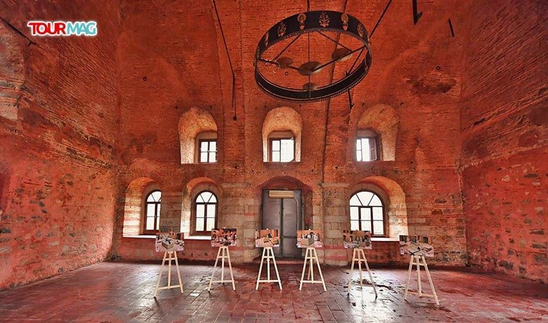 Hasköy sahilinde uzun yıllardır kafe olarak kullanılan Esgher Sinagogu, Beyoğlu