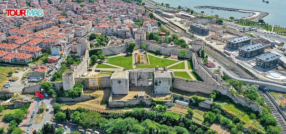 Bizans ve Osmanlı mimarisinin günümüze ulaşan ender örneklerinin bir arada