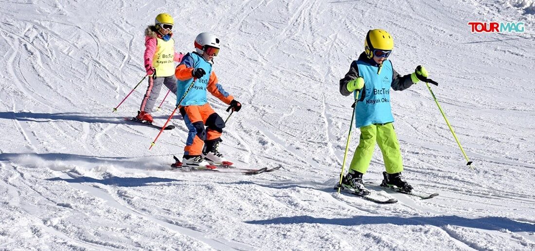 Türkiye’nin önemli kış turizm merkezlerinden Palandöken Kayak Merkezi, hafta sonunda