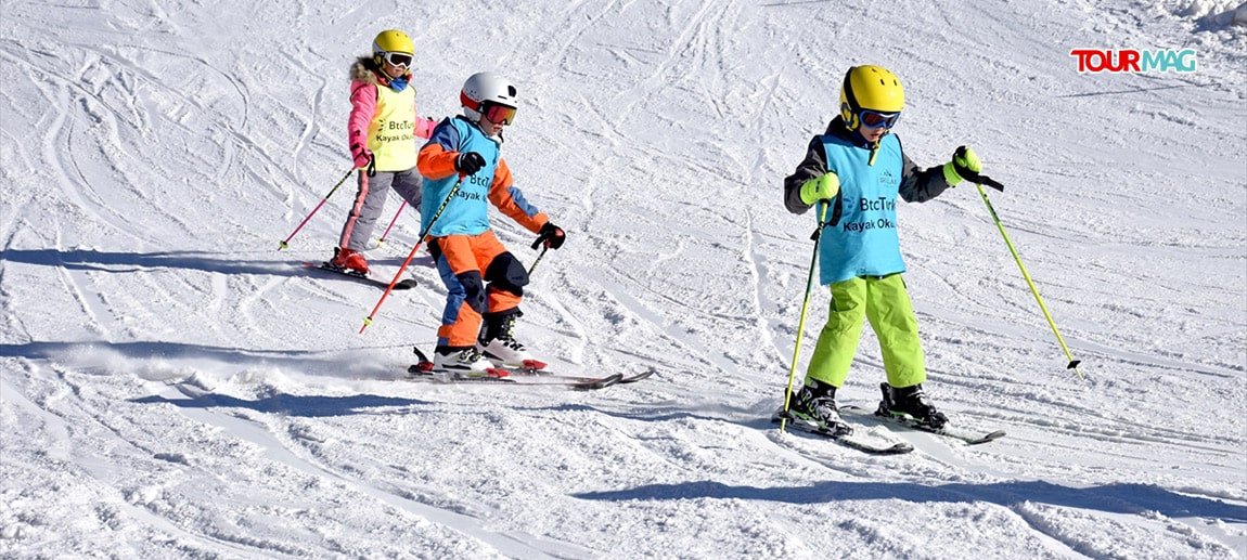 Türkiye’nin önemli kış turizm merkezlerinden Palandöken Kayak Merkezi, hafta sonunda