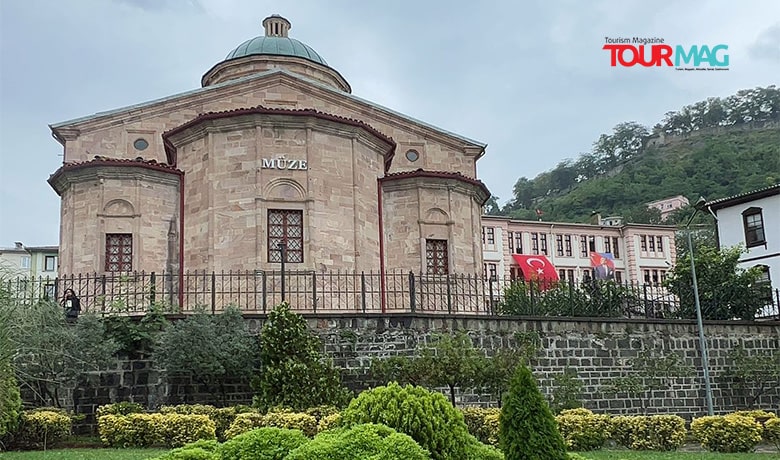 Anadolu Yazarlar ve Gazeteciler Derneği (AYGAD)’ın Karadeniz gezisi sürüyor. Gezinin