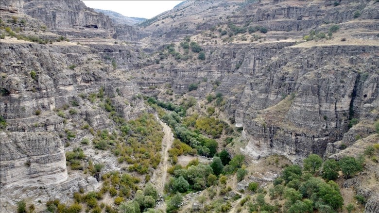 Bolu’nun Seben ilçesinde bulunan 12 kilometre uzunluğundaki Guz Deresi Kanyonu