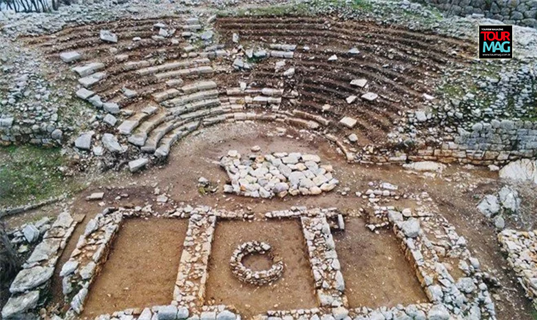 Marmaris’teki Amos Antik Kenti’nin sembolü antik tiyatro özgün haliyle ortaya