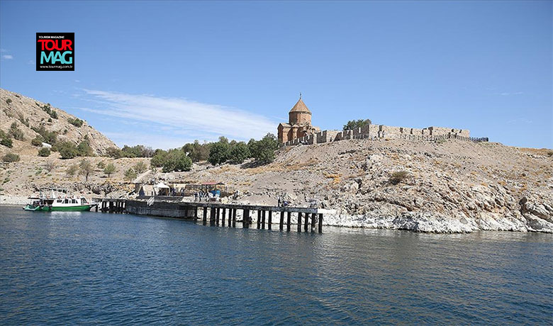 Kültür ve Turizm Bakanlığının özel izniyle yılda bir kez ibadete