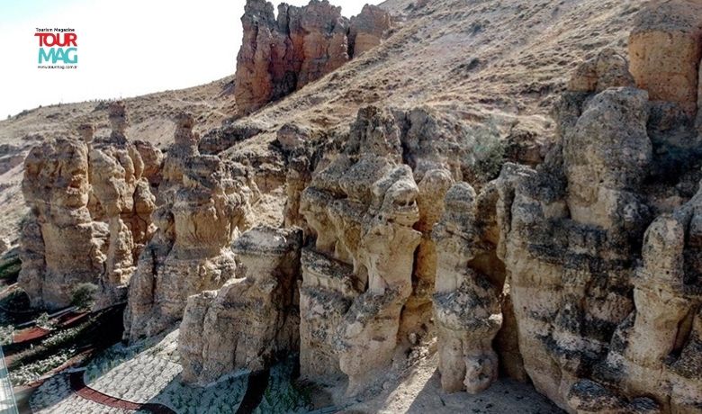 Konya’nın Meram ilçesinde rüzgar ve su erozyonuyla zamanla şekillenen Kızlar