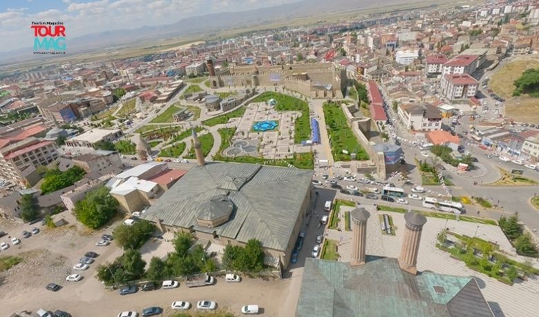 Selçuklu ve Osmanlı dönemine ait çok sayıda tarihi eserin bulunduğu