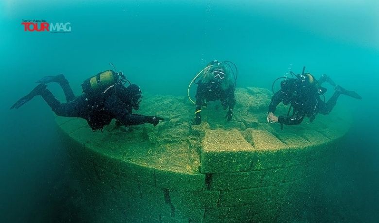 Bitlis’in Adilcevaz ilçesinde Van Gölü’ne dalış yapan su altı görüntü
