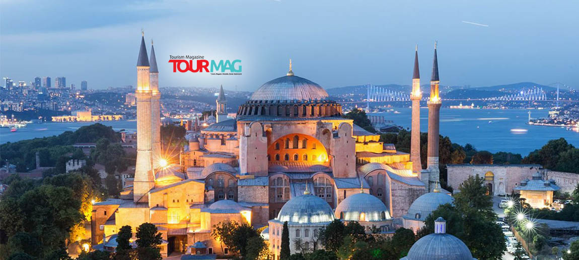 Ayasofya’da yeni dönem başladı. Bundan böyle camiye ibadete gelenlerle turistik
