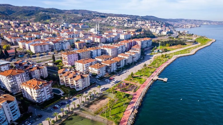 Kocaeli’nin Coğrafi Konumu ve Genel Özellikleri Kocaeli, Türkiye’nin Marmara Bölgesi’nde