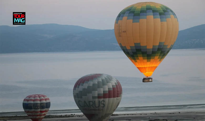 Burdur’un Yeşilova ilçesinde Salda Gölü manzaralı sıcak hava balon turizmi