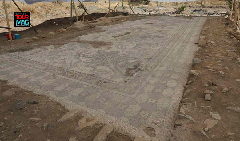Elazığ'da 84 metrekarelik mozaik gün yüzüne çıkarıldı Tourmag tourmag-elazigda-84-metrekarelik-mozaik-gun-yuzune-cikarildi