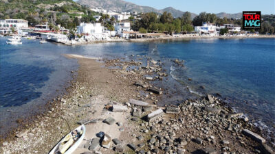 The ruins of the historical walls extending to Tavşan Island