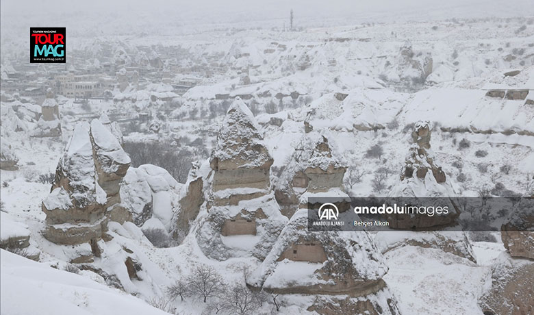 Turistler kar güzelliği eklenen Kapadokya'yı gezdi Tourmag tourmag-turistler-kar-guzelligi-eklenen-kapadokyayi-gezdi