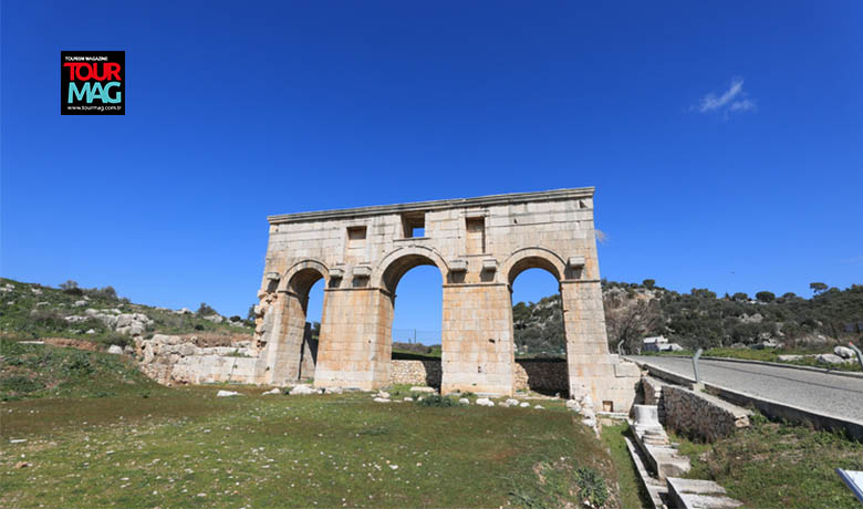 Antalya’nın Kaş ilçesindeki Patara Antik Kenti’nin simge yapılarından kent kapısından,