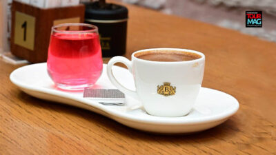 tourmag-gunumuzde-dost-sohbetlerinin-vazgecilmez-tadi-olan-turk-kahvesinin-osmanli-doneminde