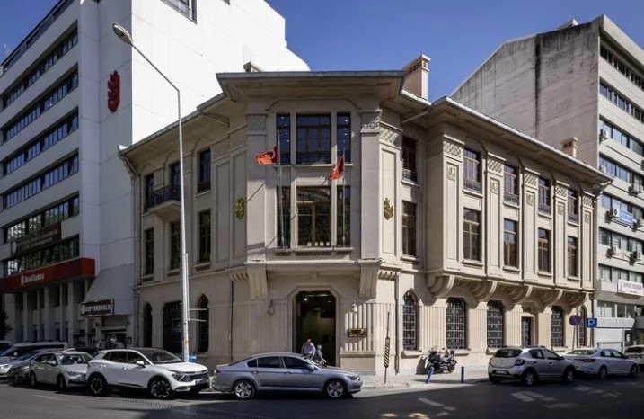 İzmir Büyükşehir Belediyesi, kentteki tarihi yapıların korunması ve onarılmasını teşvik