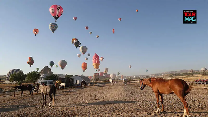Kapadokya'da figürlü sıcak hava balonları gösteri uçuşu yaptı Tourmag tourmag-kapadokyada-figurlu-sicak-hava-balonlari-gosteri-ucusu-yapti